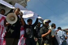 Tolak harga BBM naik,...