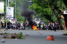 Bentrok Polisi dan mahasiswa...