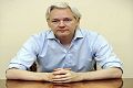 Assange bantu Snowden...