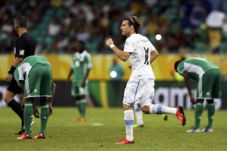 Diego Forlan hantar...