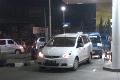 Pelajar pun ikut antre...