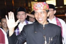 Dikerubuti warga, Jokowi-Ahok...
