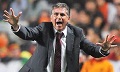 Queiroz perpanjang kontrak...