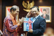 Tersandung kasus Alquran,...