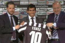 Tevez resmi pakai nomor...