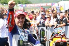 Rossi dukung Lorenzo...