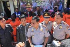 Polisi ringkus gembong...