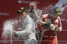 Kemenangan perdana Rosberg...
