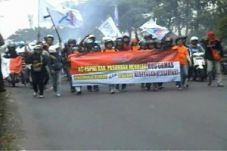 Buruh dan DPRD Pasuruan...