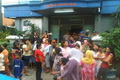 Pasar murah Pemkab Bone,...