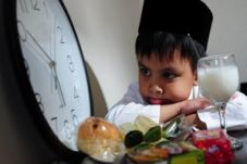 Hilal belum terlihat,...