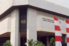 Gedung sekolah mau dibongkar,...
