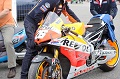 Pedrosa lakukan pemanasan,...