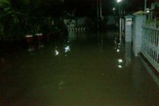 Diguyur hujan seharian,...