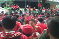 Ketagihan, The Reds...