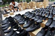 Perajin sepatu di Jabar...