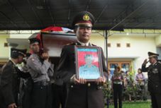 Belasan anak yatim iringi...