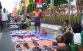 Pasar tumpah di jalur...