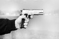 Bawa senapan angin,...