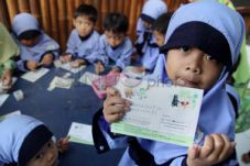 Kartu Lebaran masih...