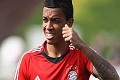 Luiz Gustavo buka pintu...