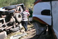 Bus tergelincir, puluhan...
