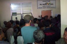PKL Tanah Abang serbu...