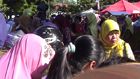 Warga Banjarnegara serbu...