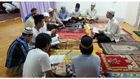 Demi bisa tarawih, naik...