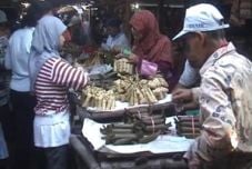 Pedagang janur dan ketupat...