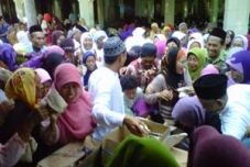 Haul Wali Joko, warga...