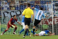 Argentina bungkam Italia...