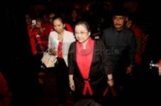 Keluar negeri, Megawati...