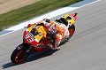 Marquez sejajar dengan...