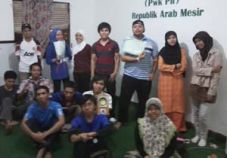 Mahasiswa Indonesia...