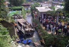 Saksi: Bus hantam pengendara...