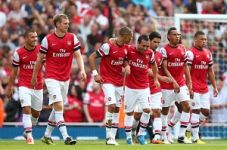 Arsenal bantai Fenerbahce
