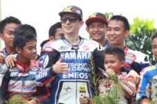 Marquez menang di Silverstone,...
