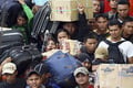 Penduduk Karawang membengkak,...