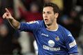Swansea pinjam striker...