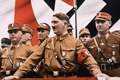 Hitler pencinta berat...