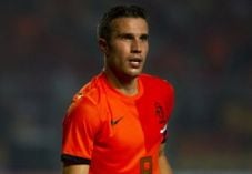 Persie selamatkan wajah...