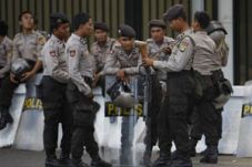 Polisi sering diteror,...