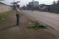 Jalan berlubang di Kabupaten...