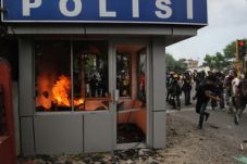 Pos Polantas Genuk dilempar...