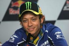 Rossi akan turunkan...