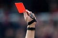 Pukuli wasit, pesepak...