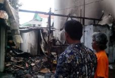Bocah main korek api,...