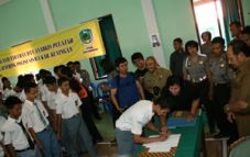 Pelaku penyiraman air...