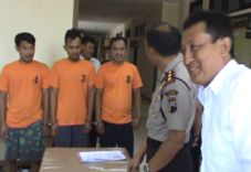Berkedok dagang sembako,...